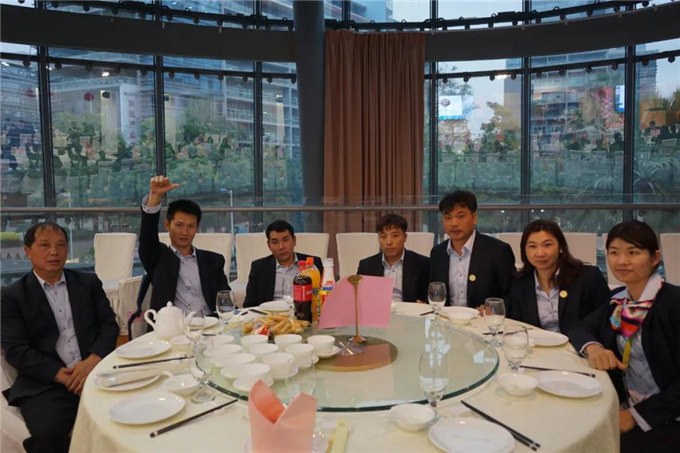 博皓家人們歡聚一堂，把酒言歡，開懷暢飲-4